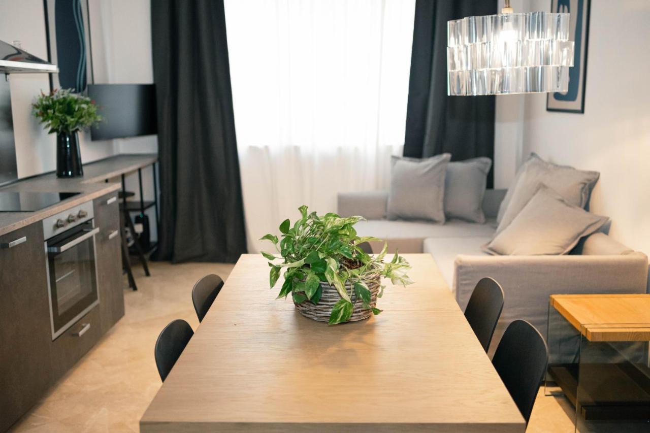Black Marble - Design Apartment Bari Eksteriør bilde