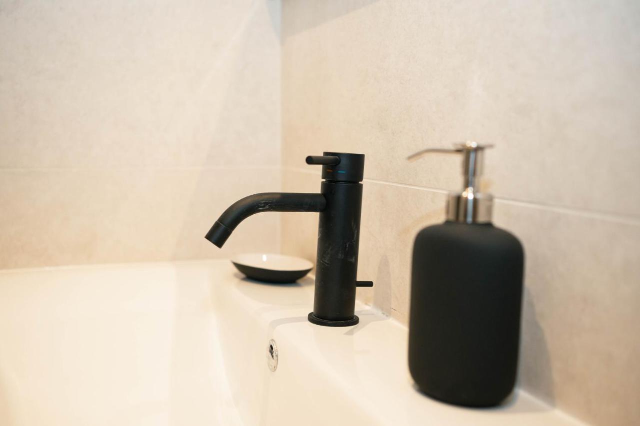 Black Marble - Design Apartment Bari Eksteriør bilde